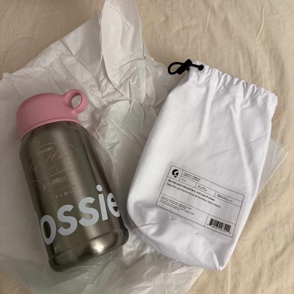 Limited edition sold out glossier holiday tumbler 2025 version - Picture 3 of 5